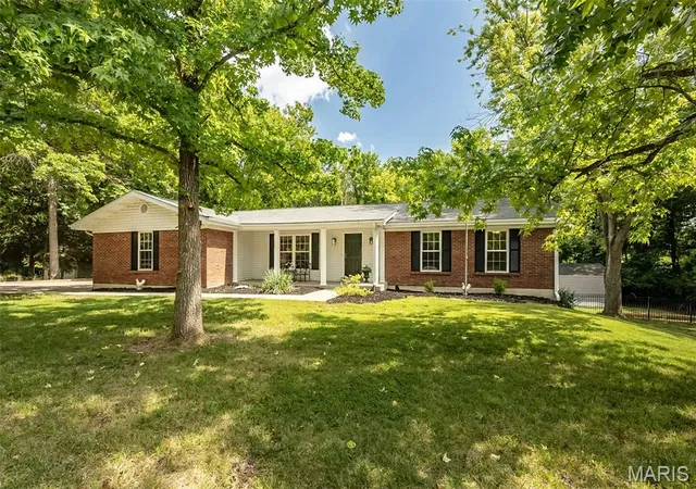 Photo 3 of Single family home for sale at 5927 Lafayette Dr, Weldon Spring, MO 63304 | MLS# MIS26045682 | Listing updated on 2026-09-14