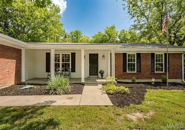 Photo 4 of Single family home for sale at 5927 Lafayette Dr, Weldon Spring, MO 63304 | MLS# MIS26045682 | Listing updated on 2026-09-14