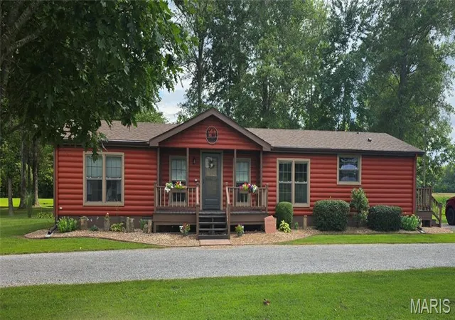 Photo 1 of Sale Pending at 18371 Perry Rd, Pittsburg, IL 62974 | MLS# MIS26045691 | Listing updated on 2026-08-18