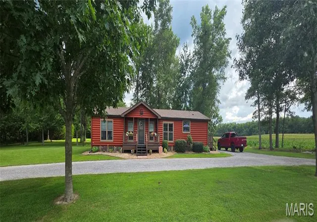 Photo 2 of Sale Pending at 18371 Perry Rd, Pittsburg, IL 62974 | MLS# MIS26045691 | Listing updated on 2026-08-18