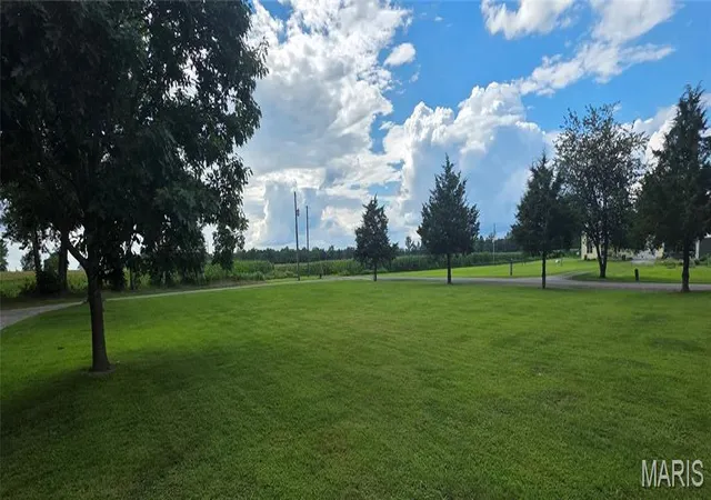 Photo 4 of Sale Pending at 18371 Perry Rd, Pittsburg, IL 62974 | MLS# MIS26045691 | Listing updated on 2026-08-18