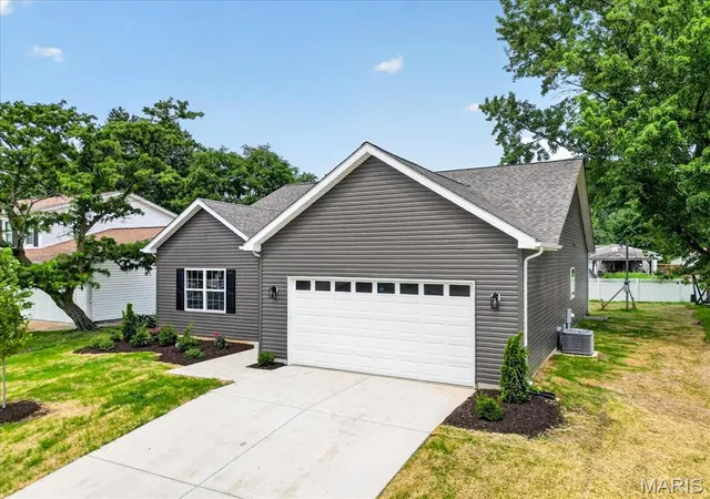 Photo 2 of Single family home for sale at 7925 Campion Ln, Hazelwood, MO 63042 | MLS# MIS26045692 | Listing updated on 2026-09-03
