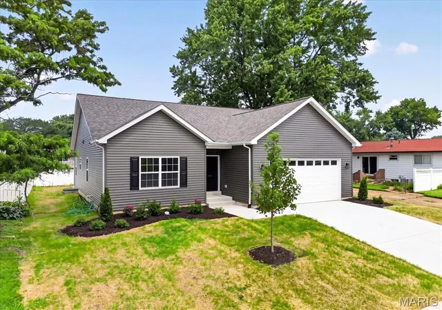 Photo 3 of Single family home for sale at 7925 Campion Ln, Hazelwood, MO 63042 | MLS# MIS26045692 | Listing updated on 2026-09-03