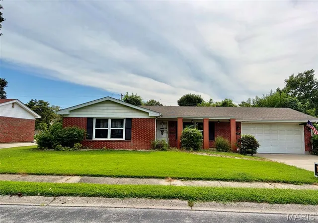 Photo 1 of Sale Pending at 2701 Headland Dr, Saint Charles, MO 63301 | MLS# MIS26045694 | Listing updated on 2026-09-24