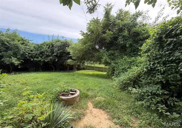 Photo 3 of Sale Pending at 2701 Headland Dr, Saint Charles, MO 63301 | MLS# MIS26045694 | Listing updated on 2026-09-24
