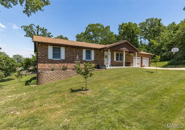 3rd image of 12720 Oakbriar Meadows Ln, Festus, MO 63028 | MLS# MIS26045698