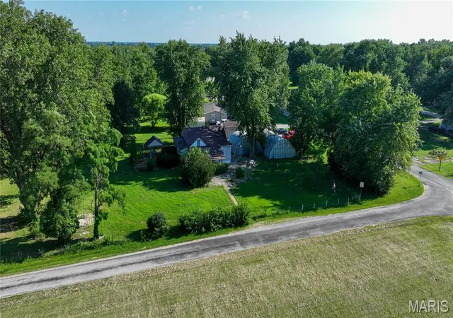 Photo 1 of Single family home for sale at 108 E 14th St, Staunton, IL 62088 | MLS# MIS26045718 | Listing updated on 2026-09-08