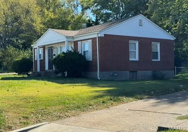 Photo 2 of Single family home for sale at 840 Pershall Rd, Florissant, MO 63031 | MLS# MIS26045719 | Listing updated on 2026-10-03