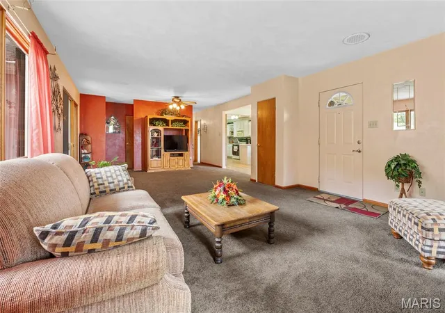 Photo 4 of Sale Pending at 2008 Valley View Ln, Collinsville, IL 62234 | MLS# MIS26045720 | Listing updated on 2026-08-21