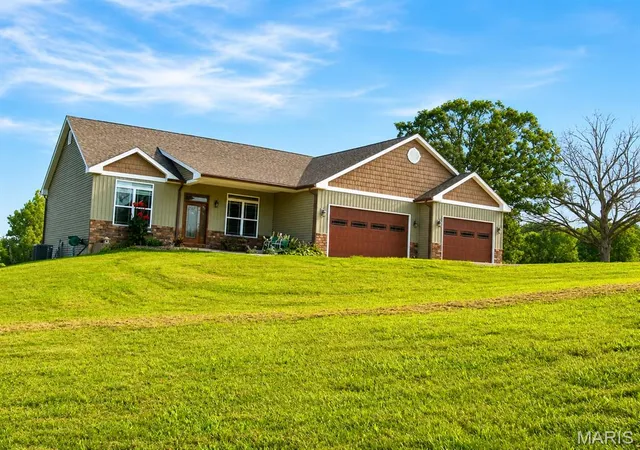 Photo 2 of Single family home for sale at 6779 Elmont Rd, Sullivan, MO 63080 | MLS# MIS26045732 | Listing updated on 2026-07-17