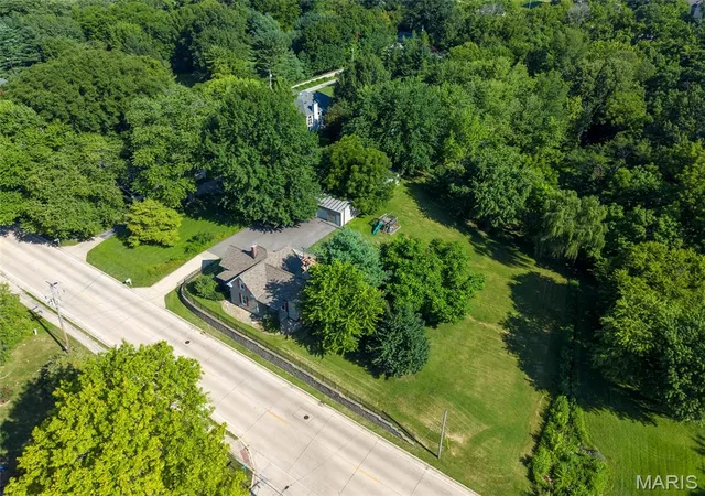 Photo 3 of Sale Pending at 683 Glen Crossing Rd, Glen Carbon, IL 62034 | MLS# MIS26045735 | Listing updated on 2026-07-20