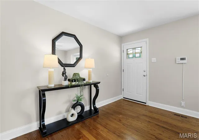 Photo 2 of Single family home for sale at 1542 N Hanley Rd, Saint Louis, MO 63130 | MLS# MIS26045748 | Listing updated on 2026-10-04