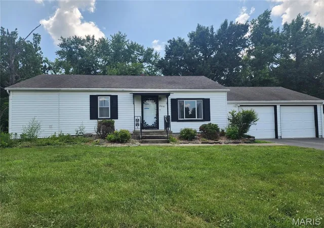 Photo 1 of Sale Pending at 408 Bender Ave, East Alton, IL 62024 | MLS# MIS26045757 | Listing updated on 2026-09-03