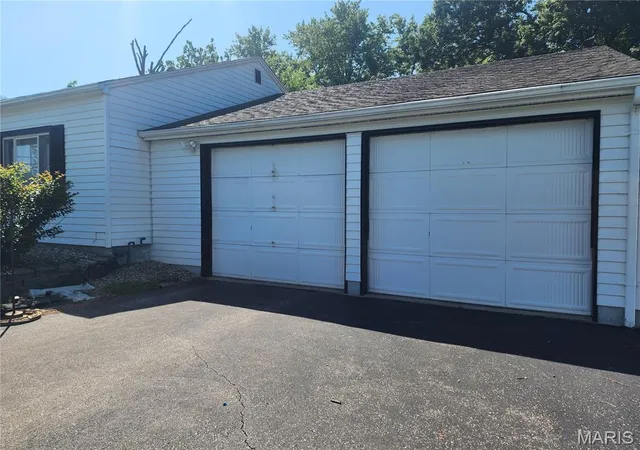 Photo 23 of Sale Pending at 408 Bender Ave, East Alton, IL 62024 | MLS# MIS26045757 | Listing updated on 2026-09-03