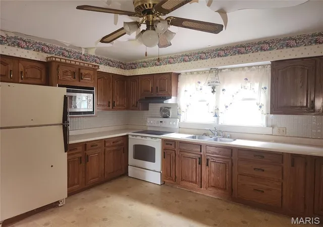 Photo 2 of Sale Pending at 408 Bender Ave, East Alton, IL 62024 | MLS# MIS26045757 | Listing updated on 2026-09-03