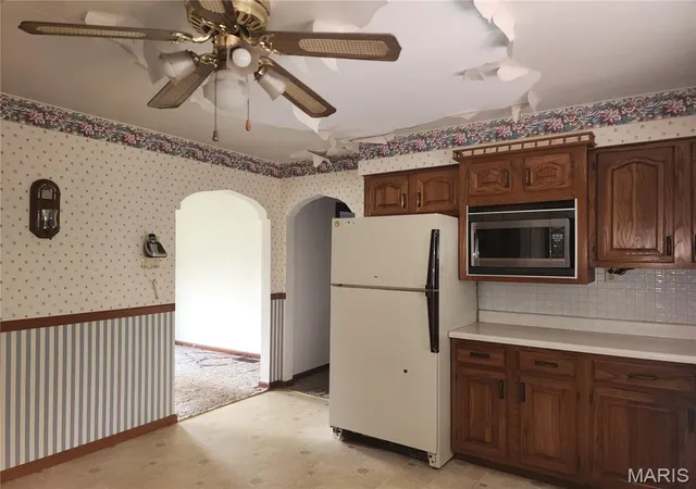 Photo 3 of Sale Pending at 408 Bender Ave, East Alton, IL 62024 | MLS# MIS26045757 | Listing updated on 2026-09-03