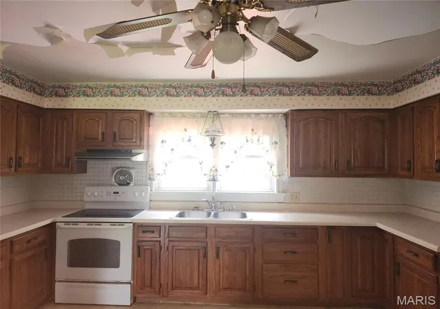 Photo 4 of Sale Pending at 408 Bender Ave, East Alton, IL 62024 | MLS# MIS26045757 | Listing updated on 2026-09-03