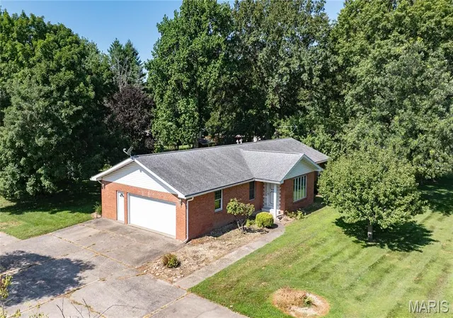 Photo 1 of Single family home for sale at 23611 Jenny Ln, Jerseyville, IL 62052 | MLS# MIS26045767 | Listing updated on 2026-08-21