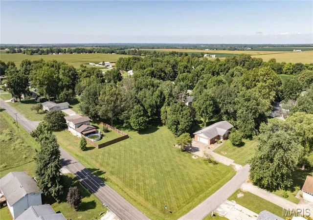 Photo 2 of Single family home for sale at 23611 Jenny Ln, Jerseyville, IL 62052 | MLS# MIS26045767 | Listing updated on 2026-08-21