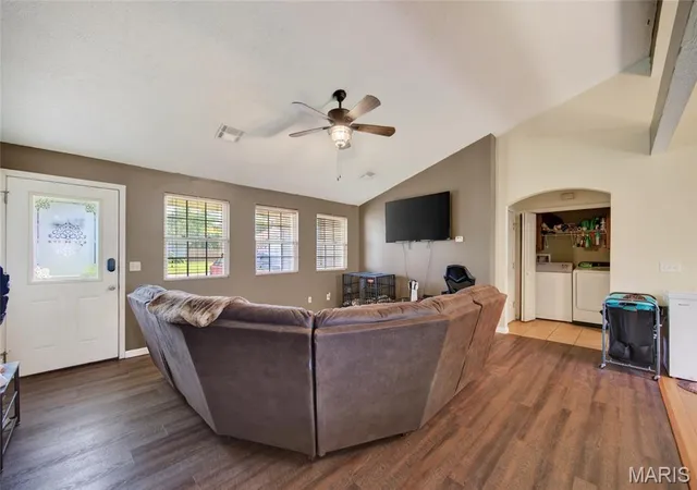 3rd image of 1137 Applelane Dr, Lebanon, MO 65536 | MLS# MIS26045785