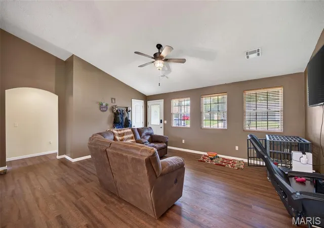 4th image of 1137 Applelane Dr, Lebanon, MO 65536 | MLS# MIS26045785
