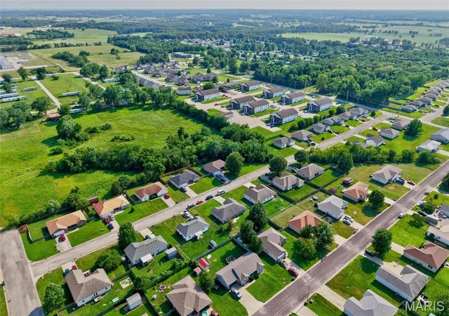 52nd image of 1137 Applelane Dr, Lebanon, MO 65536 | MLS# MIS26045785