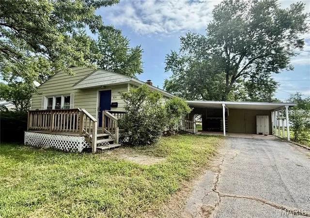 Photo 5 of Sale Pending at 834 Locust St, Montgomery City, MO 63361 | MLS# MIS26045792 | Listing updated on 2026-07-27