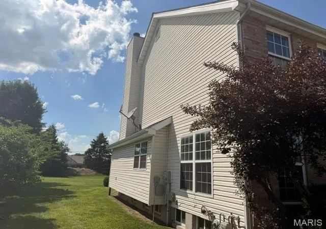 Photo 3 of Single family home for sale at 2213 Birmingham Dr, Belleville, IL 62221 | MLS# MIS26045797 | Listing updated on 2026-10-08