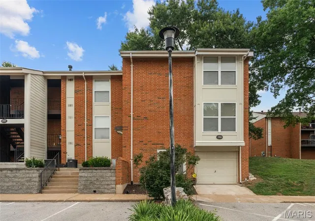 1st image of 1965 Greenglen Dr #1965, Saint Louis, MO 63122 | MLS# MIS26045801