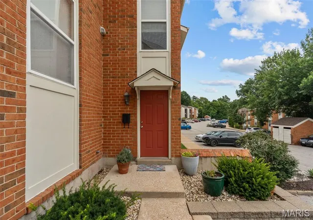 3rd image of 1965 Greenglen Dr #1965, Saint Louis, MO 63122 | MLS# MIS26045801