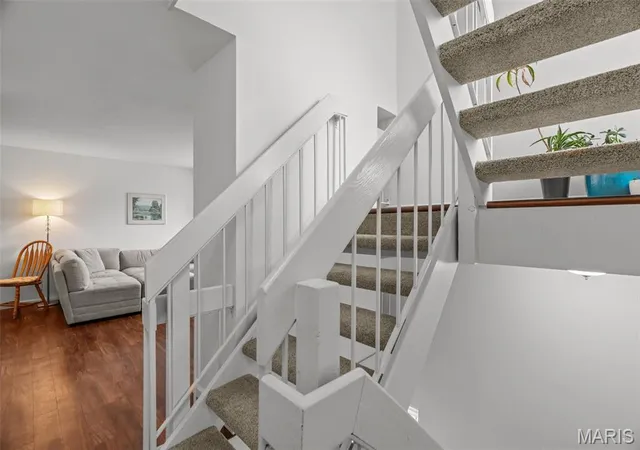 4th image of 1965 Greenglen Dr #1965, Saint Louis, MO 63122 | MLS# MIS26045801