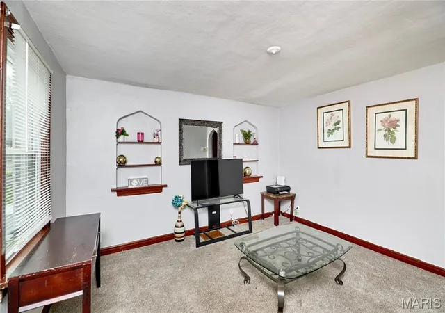Photo 4 of Sale Pending at 308 Bayless Ave, Saint Louis, MO 63125 | MLS# MIS26045810 | Listing updated on 2026-09-01
