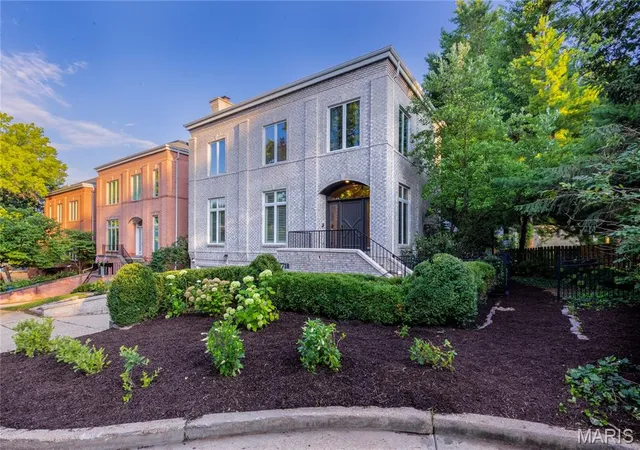 Photo 4 of Sale Pending at 7718 Walinca Ter, Saint Louis, MO 63105 | MLS# MIS26045816 | Listing updated on 2026-08-25