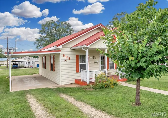 3rd image of 803 N Grant St, Desloge, MO 63601 | MLS# MIS26045817
