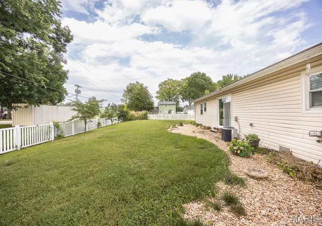 Photo 20 of Sale Pending at 17 Coachlight Dr, Mascoutah, IL 62258 | MLS# MIS26045829 | Listing updated on 2026-08-22