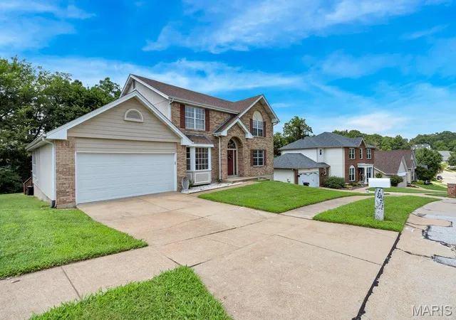 Photo 3 of Single family home for sale at 2910 Championship Blvd, Saint Louis, MO 63129 | MLS# MIS26045859 | Listing updated on 2026-10-18