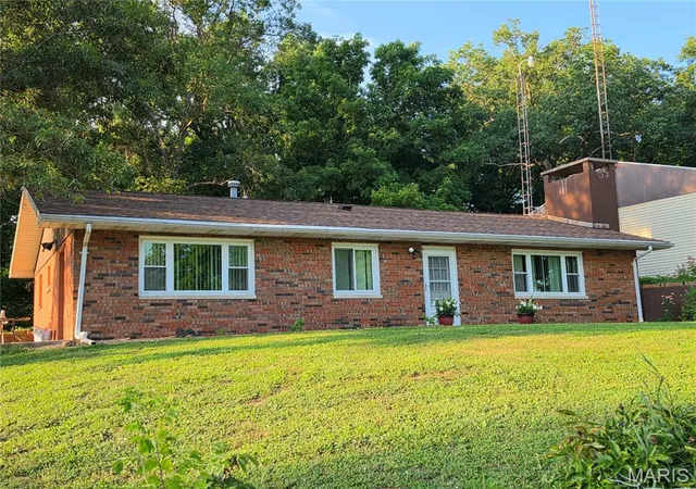 Photo 3 of Single family home for sale at 15037 Seven Sisters Ave, Irving, IL 62051 | MLS# MIS26045869 | Listing updated on 2026-07-22