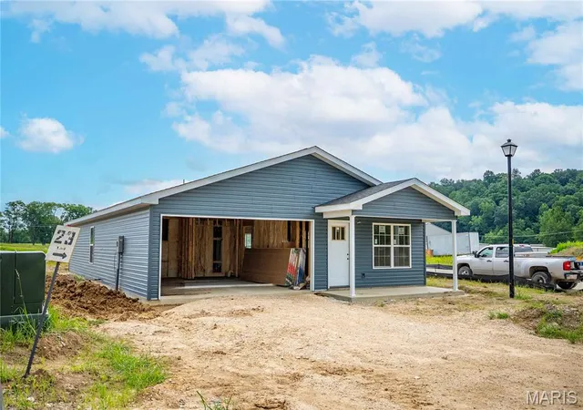 Photo 2 of Single family home for sale at 6 N High Garden, Cape Girardeau, MO 63701 | MLS# MIS26045872 | Listing updated on 2026-07-17