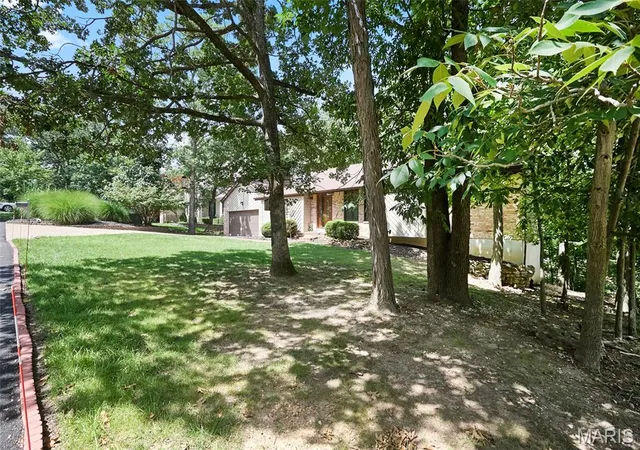 Photo 3 of Single family home for sale at 1604 Creightonwood Ct, High Ridge, MO 63049 | MLS# MIS26045878 | Listing updated on 2026-08-31