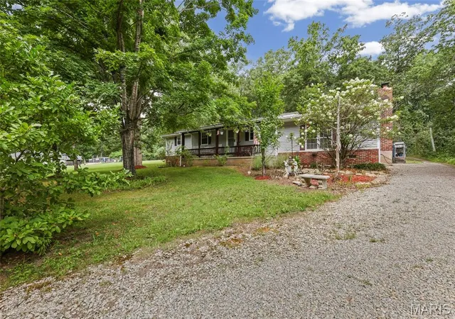 2nd image of 4033 Lakewood Dr, De Soto, MO 63020 | MLS# MIS26045882