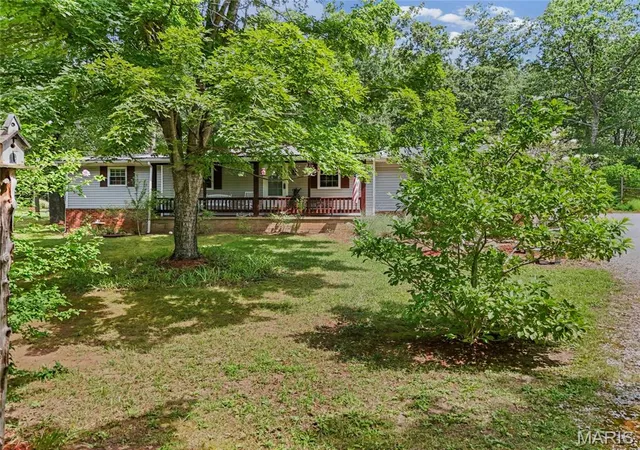 Photo 3 of Single family home for sale at 4033 Lakewood Dr, De Soto, MO 63020 | MLS# MIS26045882 | Listing updated on 2026-09-22