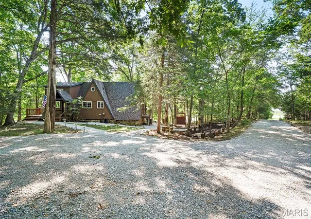 Photo 3 of Sale Pending at 411 Cervina Beach Dr, Wright City, MO 63390 | MLS# MIS26045903 | Listing updated on 2026-08-05