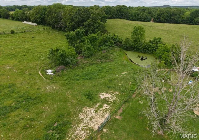 3rd image of 40190 Dandelion Rd, Laquey, MO 65534 | MLS# MIS26045917