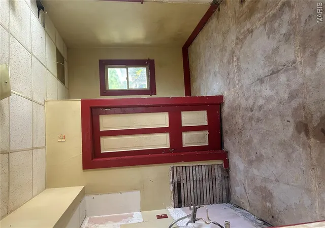 Photo 2 of Single family home for sale at 205 N 4Th St, Vandalia, IL 62471 | MLS# MIS26045920 | Listing updated on 2026-07-18