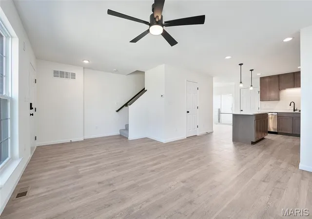 Photo 3 of Condo for sale at 160 Sunset Terrace Dr, Wentzville, MO 63385 | MLS# MIS26045928 | Listing updated on 2026-10-02
