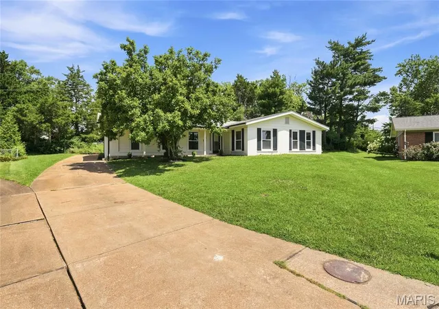 2nd image of 107 Little Hill Ct, Ballwin, MO 63011 | MLS# MIS26045938