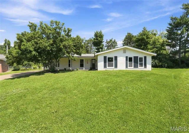 3rd image of 107 Little Hill Ct, Ballwin, MO 63011 | MLS# MIS26045938