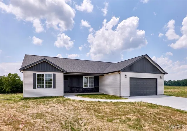 Single family home for sale at 19661 Longspur Trl, Bowling Green, MO 63334 | MLS# MIS26045939
