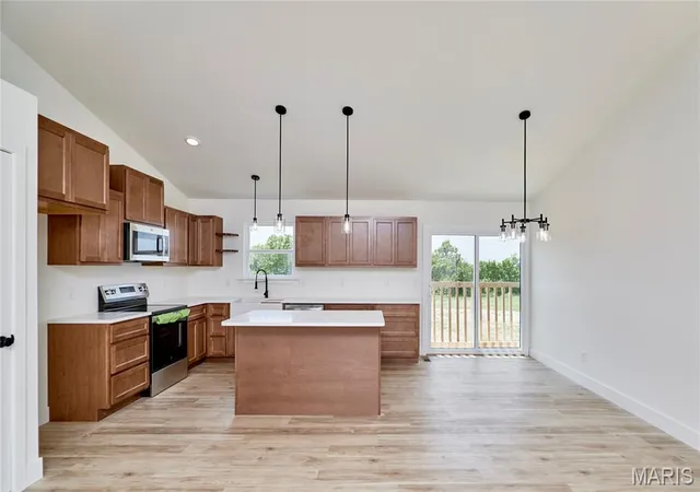 Photo 3 of Single family home for sale at 19661 Longspur Trl, Bowling Green, MO 63334 | MLS# MIS26045939 | Listing updated on 2026-09-28