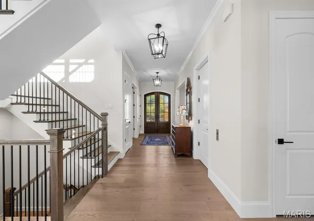 Photo 4 of Sale Pending at 321 N Forsyth Blvd, Saint Louis, MO 63105 | MLS# MIS26045949 | Listing updated on 2026-10-26